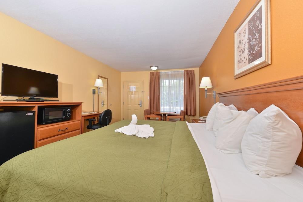 Quality Inn & Suites Картерсвилл Экстерьер фото