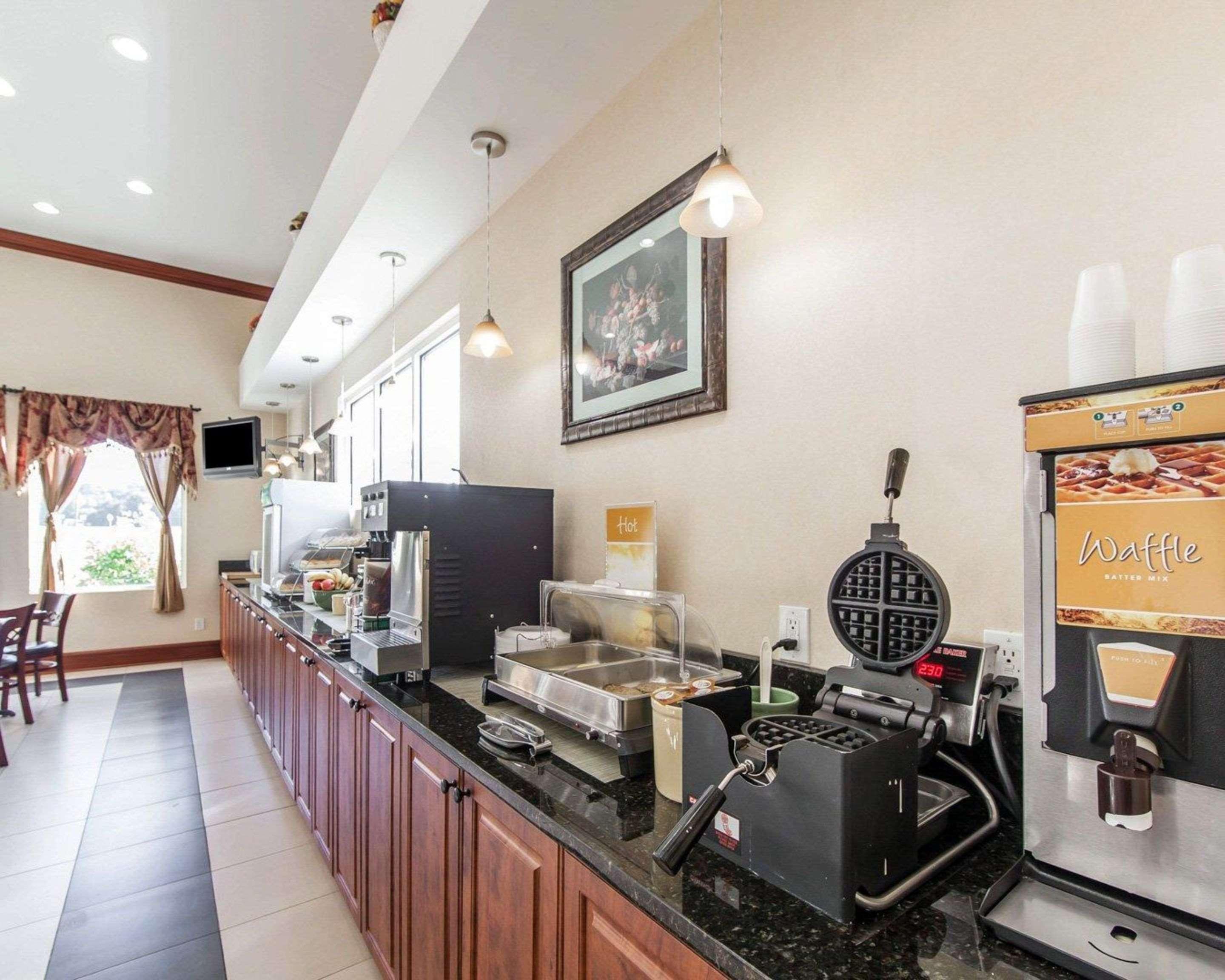 Quality Inn & Suites Картерсвилл Экстерьер фото