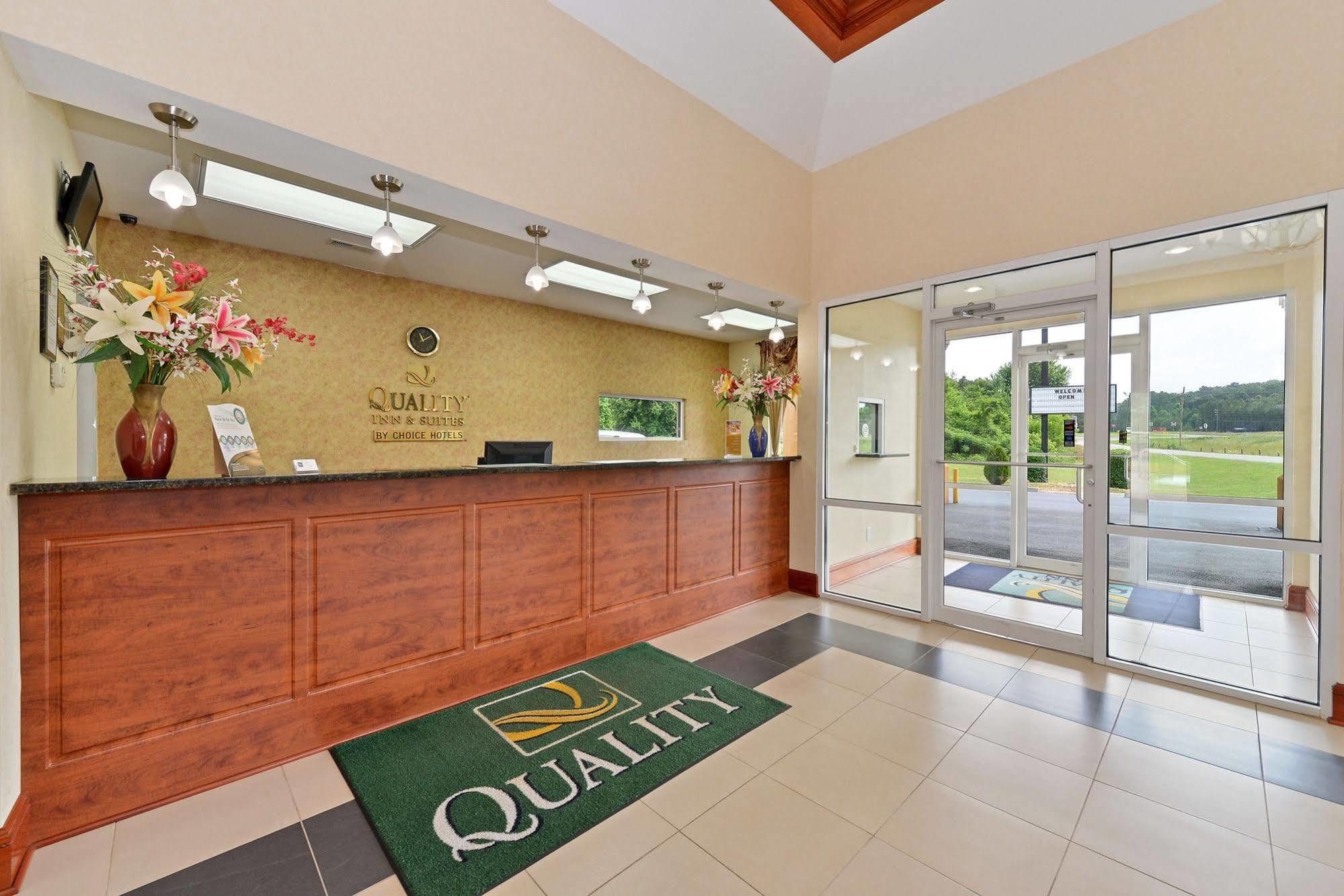 Quality Inn & Suites Картерсвилл Экстерьер фото