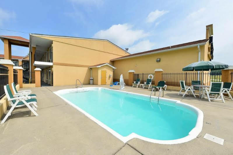 Quality Inn & Suites Картерсвилл Экстерьер фото